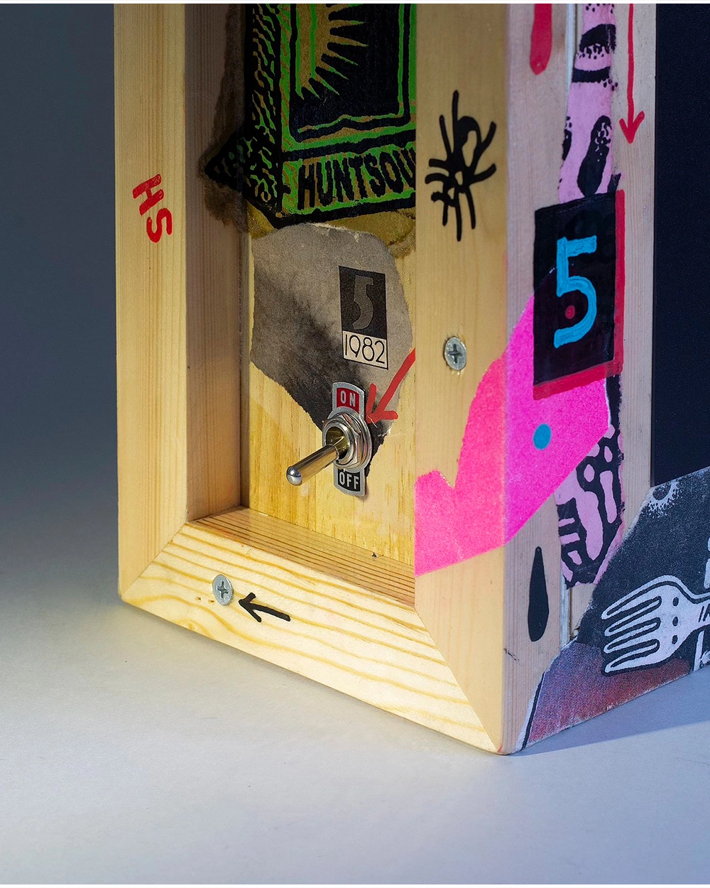 HUNTSOUL graffiti skull art light box - side angle showing wood and acrylic construction